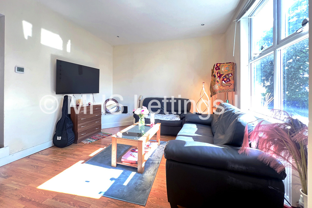 Photo of 5 Bedroom End Terraced House in 28 Clarkson View, Woodhouse, Leeds, LS6 2LB