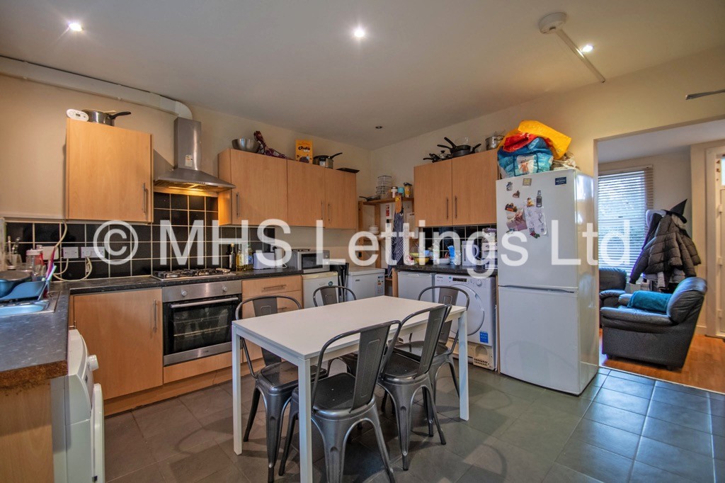 Photo of 5 Bedroom End Terraced House in 28 Clarkson View, Woodhouse, Leeds, LS6 2LB