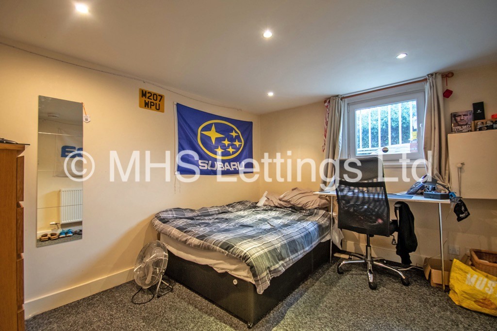 Photo of 5 Bedroom End Terraced House in 28 Clarkson View, Woodhouse, Leeds, LS6 2LB