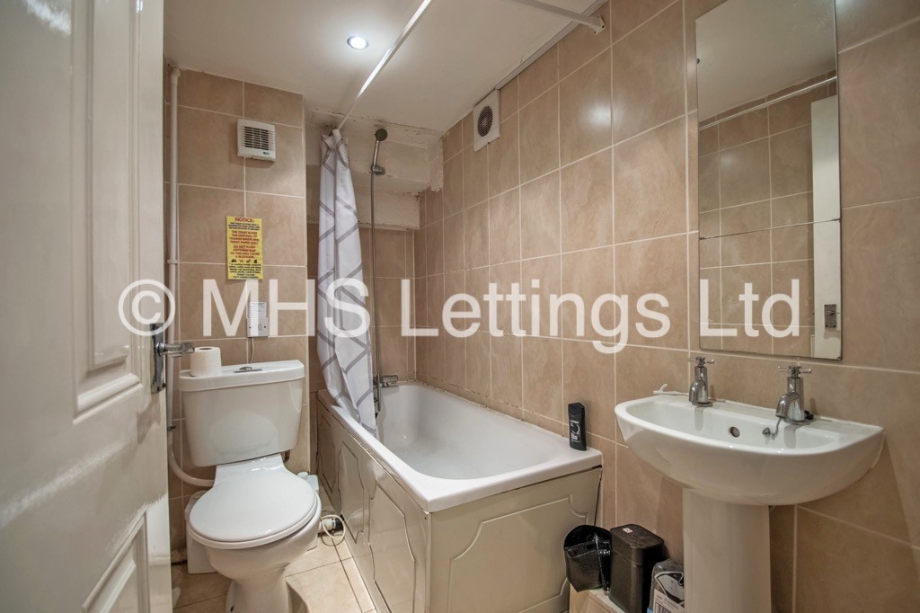 Photo of 5 Bedroom End Terraced House in 28 Clarkson View, Woodhouse, Leeds, LS6 2LB