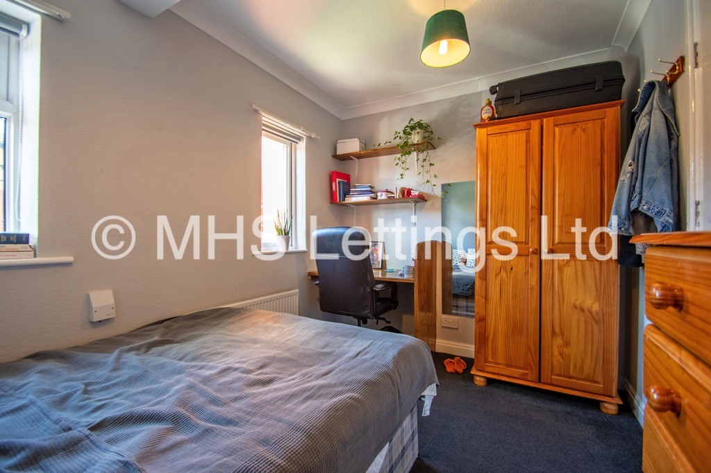 Photo of 3 Bedroom Mid Terraced House in 16 Hessle Road, Hyde Park, Leeds, LS6 1EH