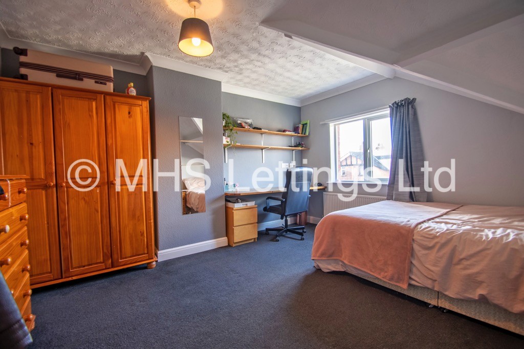 Photo of 3 Bedroom Mid Terraced House in 16 Hessle Road, Hyde Park, Leeds, LS6 1EH