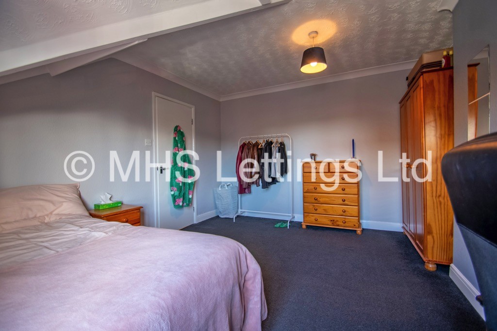 Photo of 3 Bedroom Mid Terraced House in 16 Hessle Road, Hyde Park, Leeds, LS6 1EH