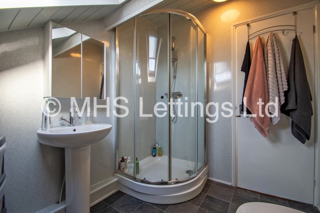 Photo of 3 Bedroom Mid Terraced House in 16 Hessle Road, Hyde Park, Leeds, LS6 1EH