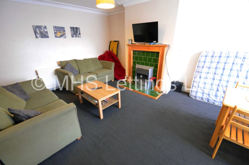 Photo of 3 Bedroom Mid Terraced House in 16 Hessle Road, Hyde Park, Leeds, LS6 1EH