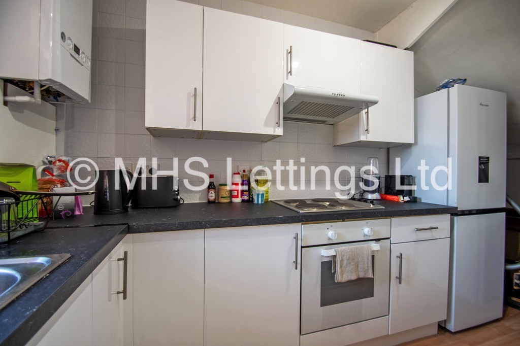Photo of 3 Bedroom Mid Terraced House in 16 Hessle Road, Hyde Park, Leeds, LS6 1EH