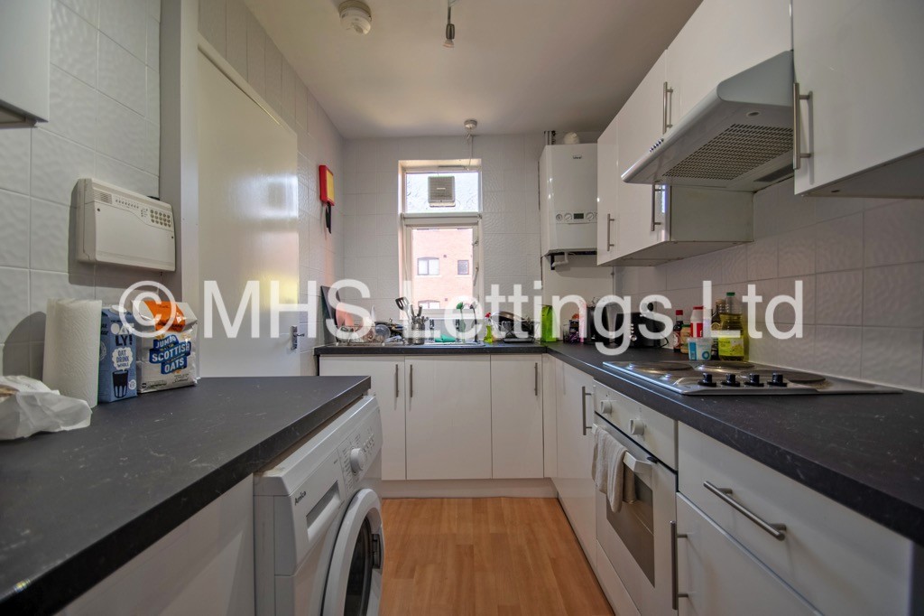 Photo of 3 Bedroom Mid Terraced House in 16 Hessle Road, Hyde Park, Leeds, LS6 1EH