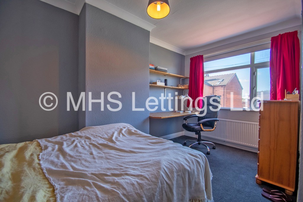 Photo of 3 Bedroom Mid Terraced House in 16 Hessle Road, Hyde Park, Leeds, LS6 1EH