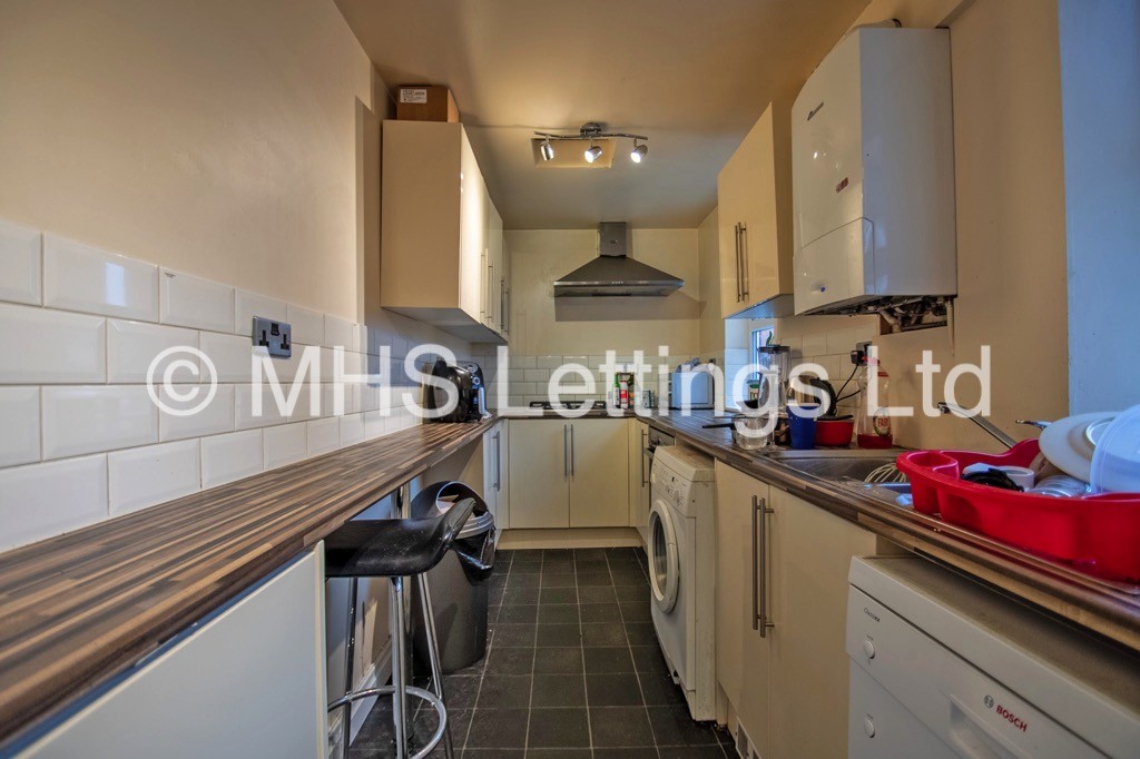 Photo of 4 Bedroom Mid Terraced House in 21 Grimthorpe Street, Leeds, LS6 3JU