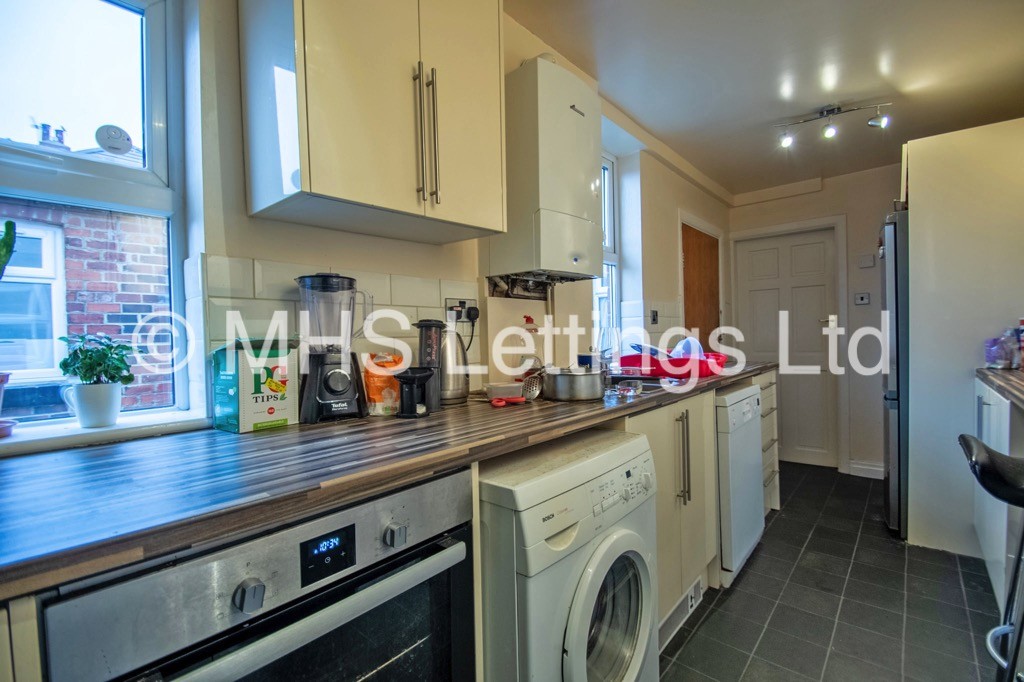 Photo of 4 Bedroom Mid Terraced House in 21 Grimthorpe Street, Leeds, LS6 3JU