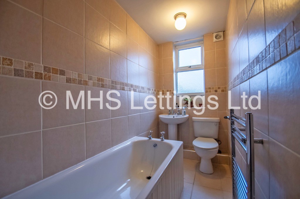 Photo of 4 Bedroom Mid Terraced House in 21 Grimthorpe Street, Leeds, LS6 3JU