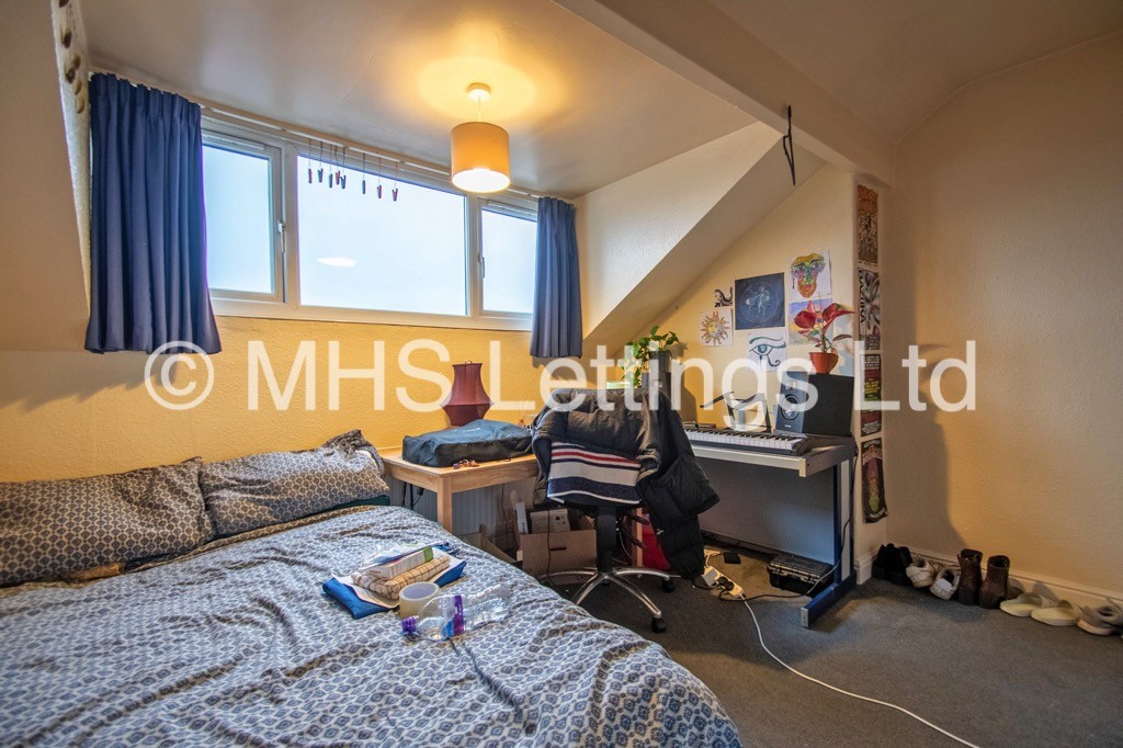 Photo of 4 Bedroom Mid Terraced House in 21 Grimthorpe Street, Leeds, LS6 3JU