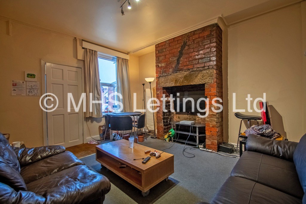 Photo of 4 Bedroom Mid Terraced House in 21 Grimthorpe Street, Leeds, LS6 3JU