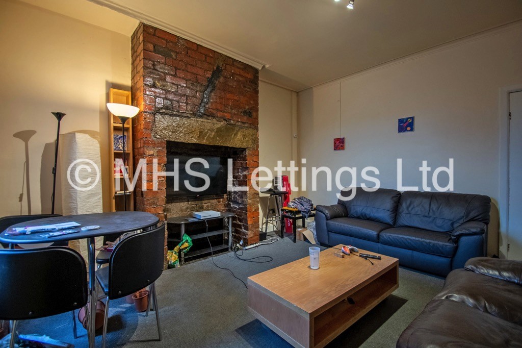 Photo of 4 Bedroom Mid Terraced House in 21 Grimthorpe Street, Leeds, LS6 3JU