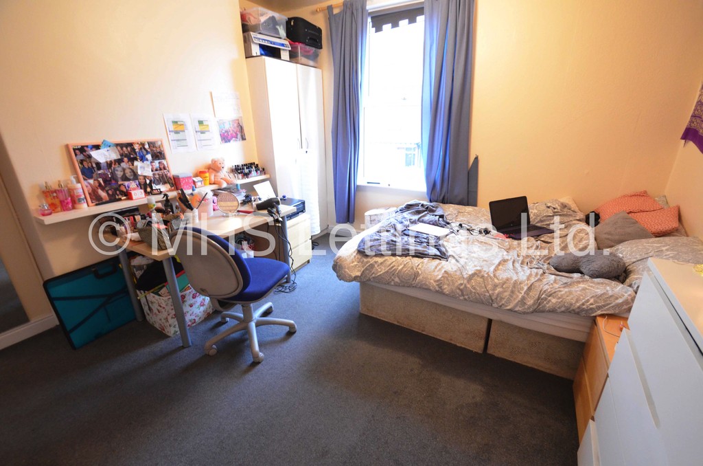 Photo of 4 Bedroom Mid Terraced House in 21 Grimthorpe Street, Leeds, LS6 3JU