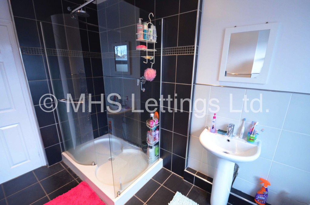 Photo of 4 Bedroom Mid Terraced House in 21 Grimthorpe Street, Leeds, LS6 3JU