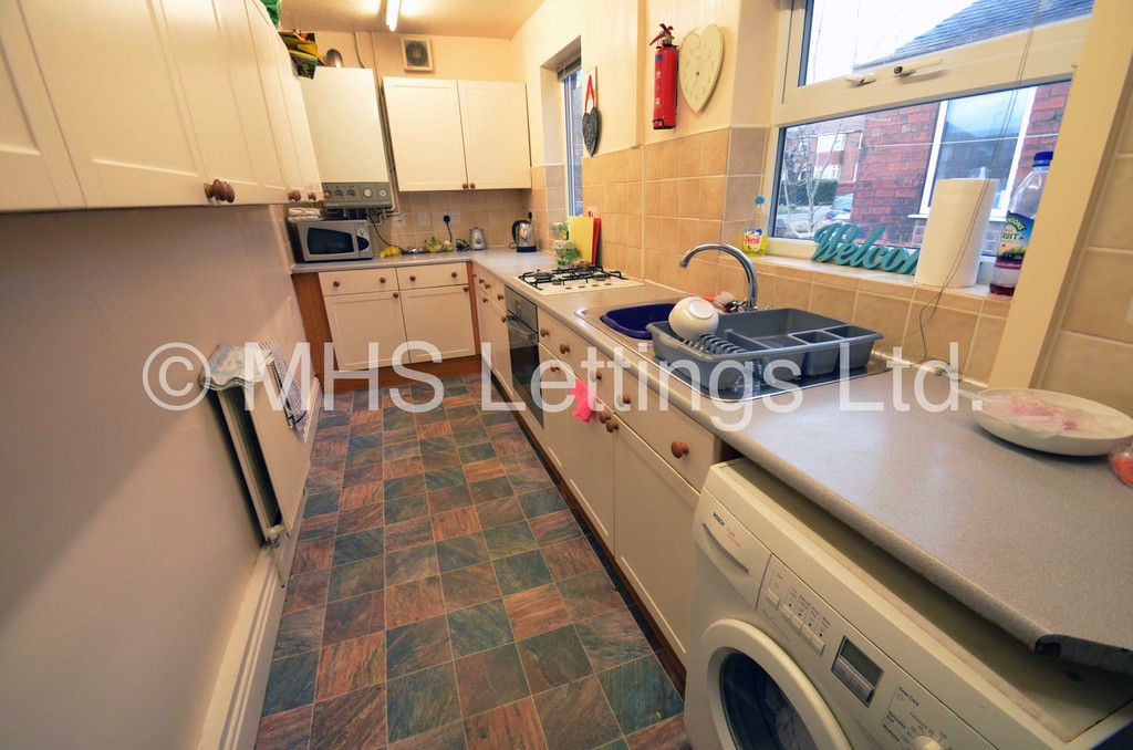 Photo of 4 Bedroom Mid Terraced House in 5 Grimthorpe Street, Leeds, LS6 3JU