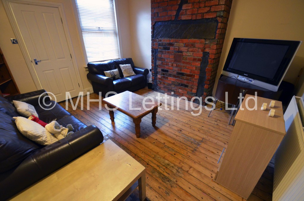 Photo of 4 Bedroom Mid Terraced House in 5 Grimthorpe Street, Leeds, LS6 3JU