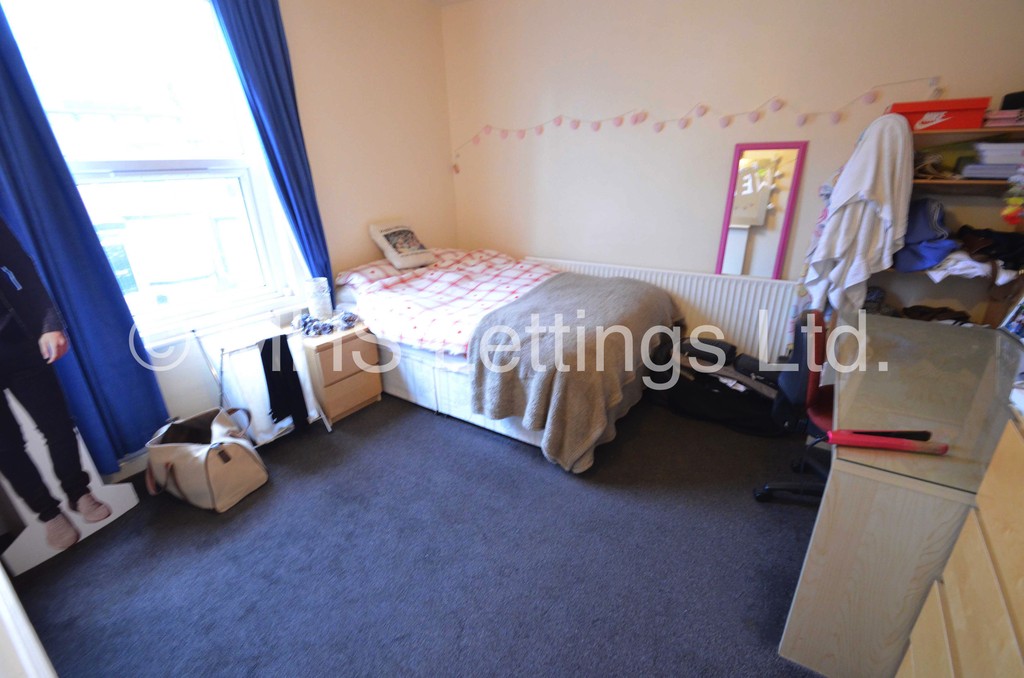 Photo of 4 Bedroom Mid Terraced House in 5 Grimthorpe Street, Leeds, LS6 3JU