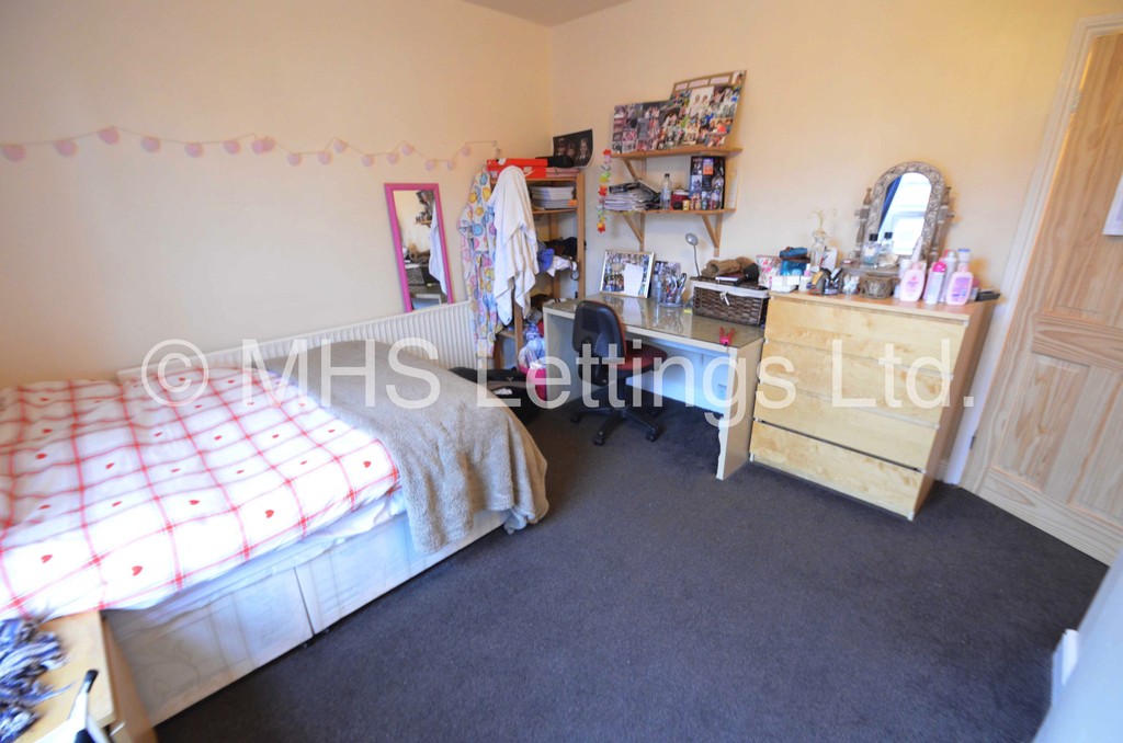 Photo of 4 Bedroom Mid Terraced House in 5 Grimthorpe Street, Leeds, LS6 3JU