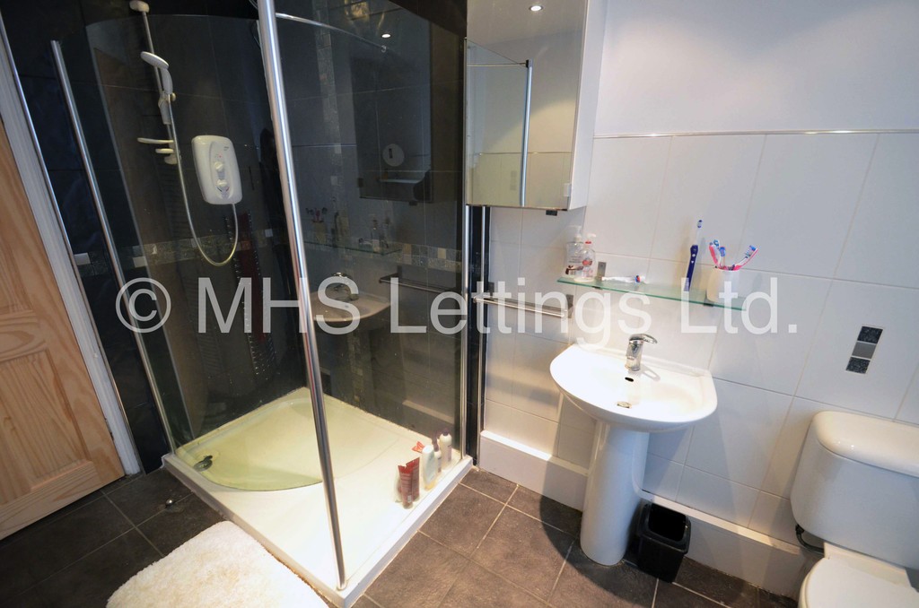 Photo of 4 Bedroom Mid Terraced House in 5 Grimthorpe Street, Leeds, LS6 3JU