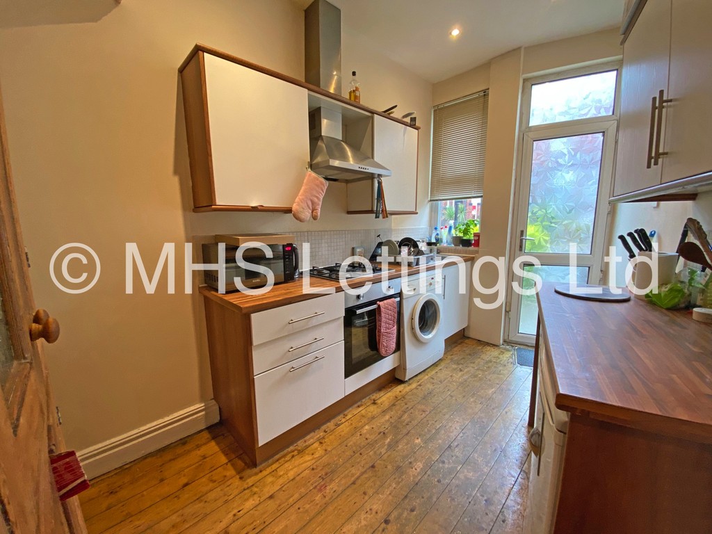 Photo of 3 Bedroom Mid Terraced House in 56 Beechwood View, Leeds, LS4 2LP