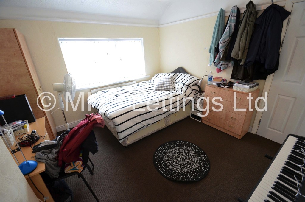 Photo of 4 Bedroom Semi-Detached House in 50 Walmsley Road, Leeds, LS6 1NG