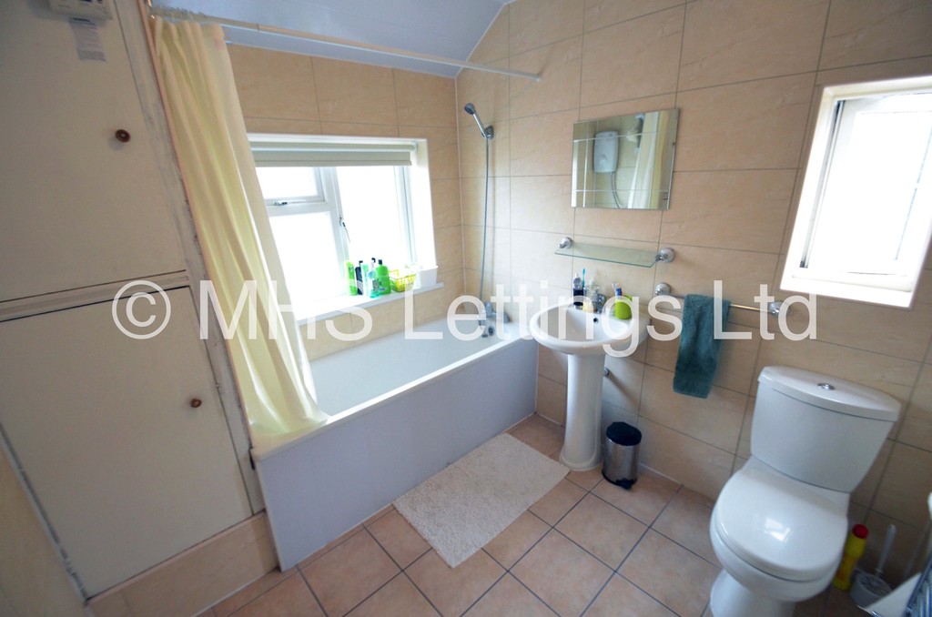 Photo of 4 Bedroom Semi-Detached House in 50 Walmsley Road, Leeds, LS6 1NG