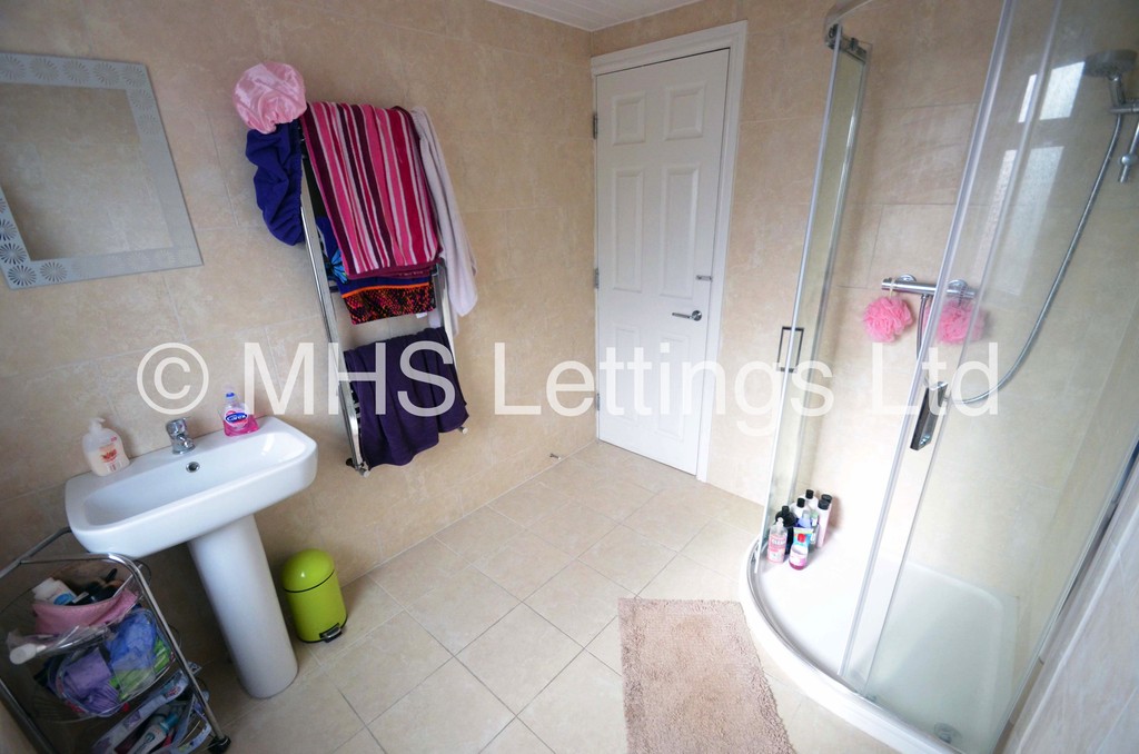 Photo of 4 Bedroom Semi-Detached House in 50 Walmsley Road, Leeds, LS6 1NG