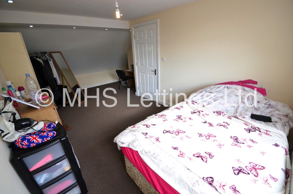 Photo of 4 Bedroom Semi-Detached House in 50 Walmsley Road, Leeds, LS6 1NG
