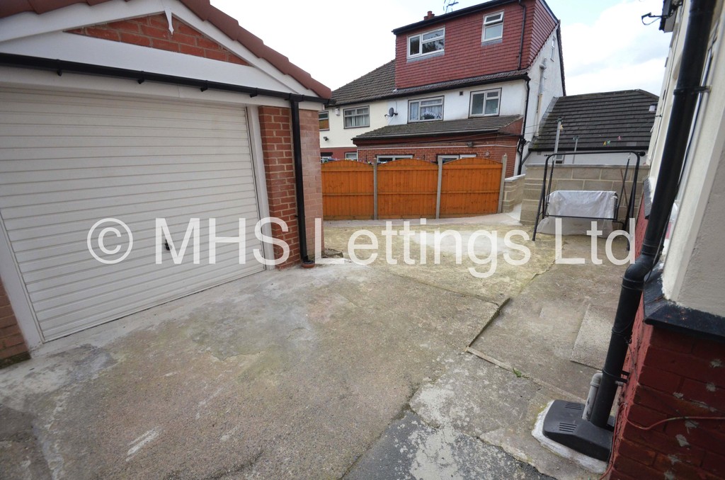 Photo of 4 Bedroom Semi-Detached House in 50 Walmsley Road, Leeds, LS6 1NG
