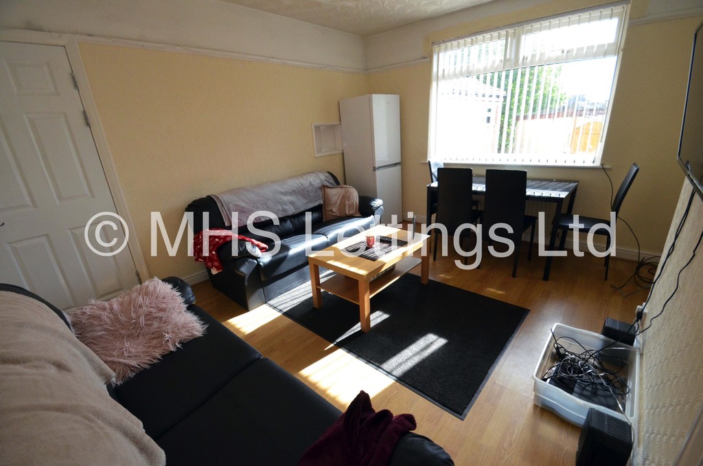Photo of 4 Bedroom Semi-Detached House in 50 Walmsley Road, Leeds, LS6 1NG