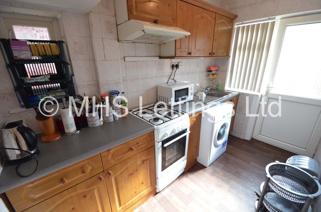 Photo of 4 Bedroom Semi-Detached House in 50 Walmsley Road, Leeds, LS6 1NG