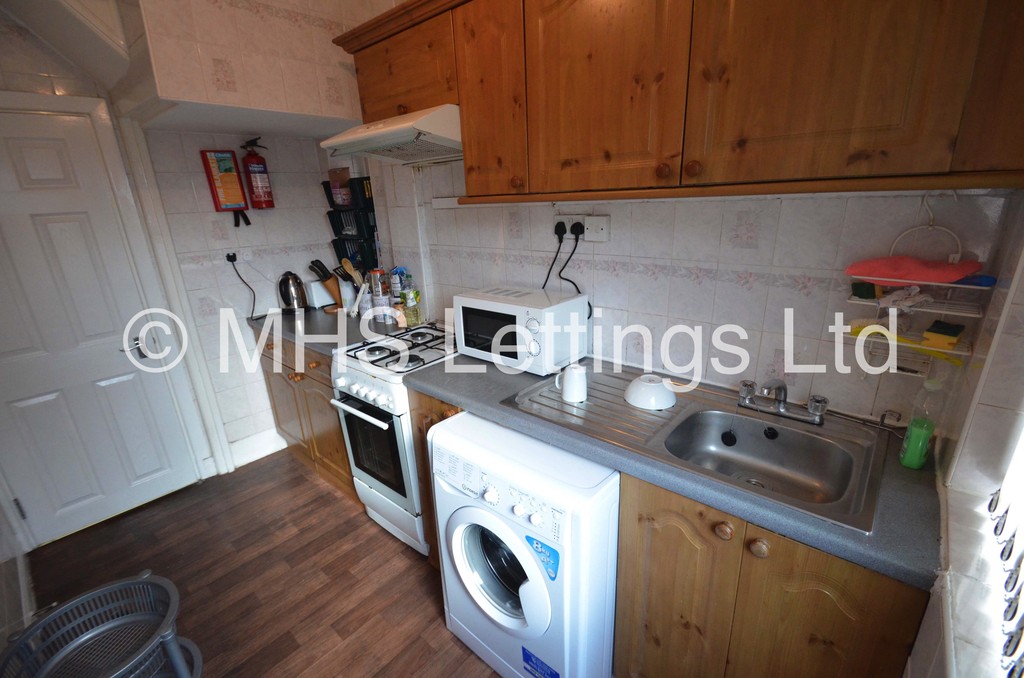 Photo of 4 Bedroom Semi-Detached House in 50 Walmsley Road, Leeds, LS6 1NG