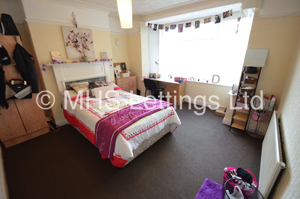 Photo of 4 Bedroom Semi-Detached House in 50 Walmsley Road, Leeds, LS6 1NG