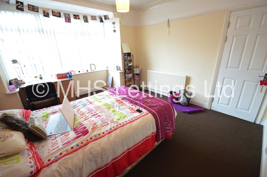 Photo of 4 Bedroom Semi-Detached House in 50 Walmsley Road, Leeds, LS6 1NG