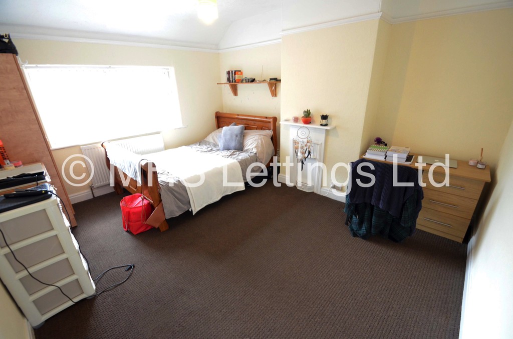 Photo of 4 Bedroom Semi-Detached House in 50 Walmsley Road, Leeds, LS6 1NG