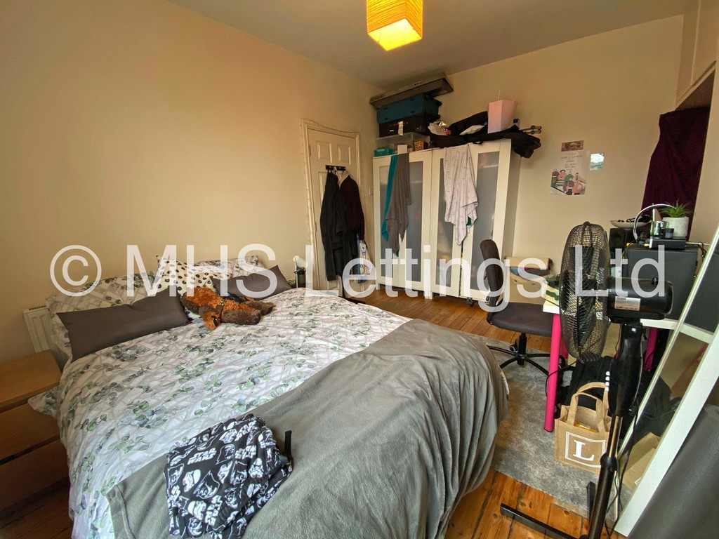 Photo of 3 Bedroom Mid Terraced House in 5 Lumley Avenue, Leeds, LS4 2LR