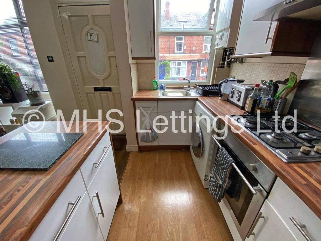 Photo of 3 Bedroom Mid Terraced House in 5 Lumley Avenue, Leeds, LS4 2LR