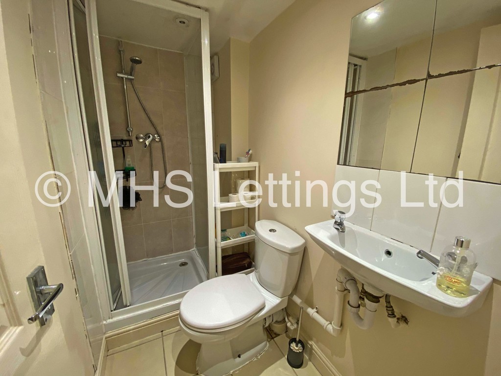 Photo of 3 Bedroom Mid Terraced House in 5 Lumley Avenue, Leeds, LS4 2LR