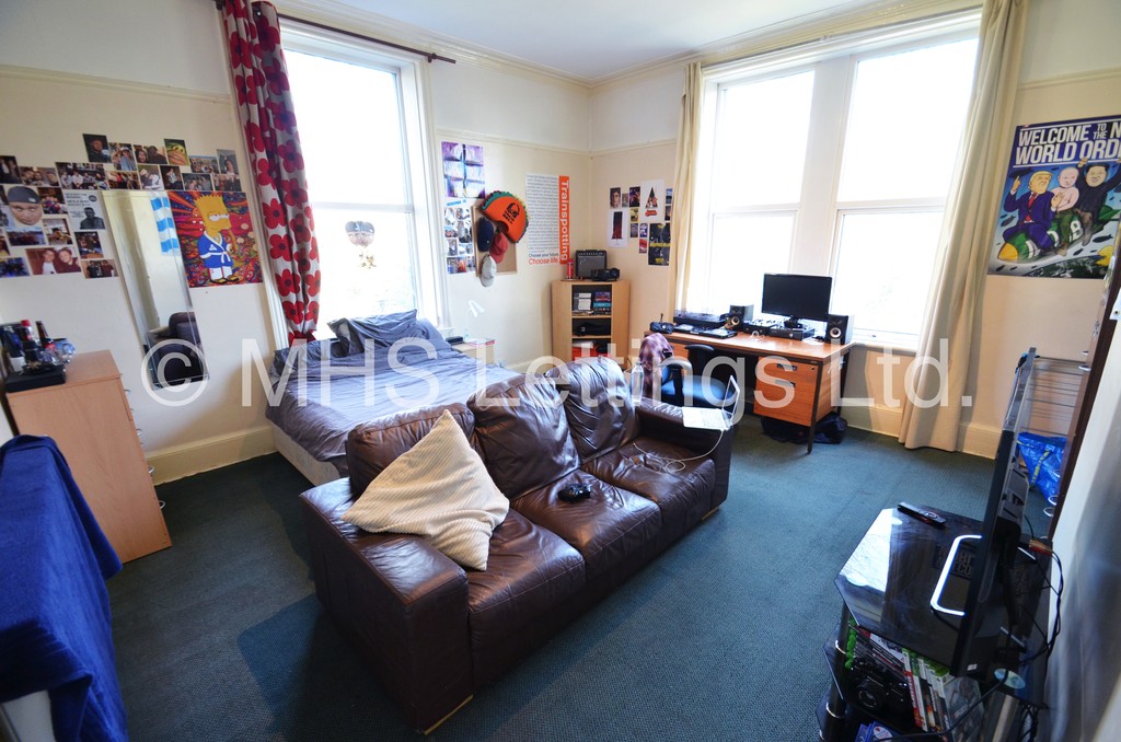 Photo of 12 Bedroom Semi-Detached House in The Mansion, Grosvenor Road, LS6 2DZ