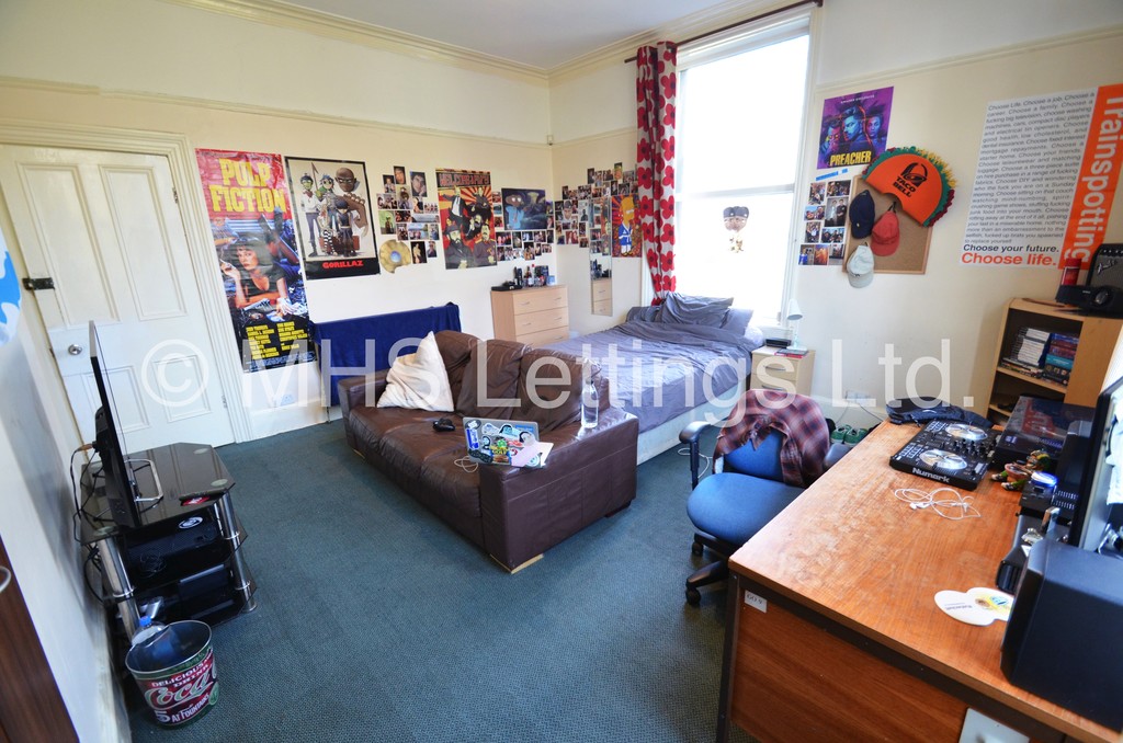 Photo of 12 Bedroom Semi-Detached House in The Mansion, Grosvenor Road, LS6 2DZ