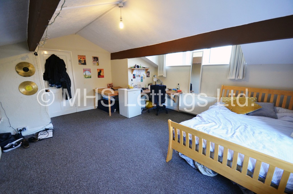 Photo of 12 Bedroom Semi-Detached House in The Mansion, Grosvenor Road, LS6 2DZ