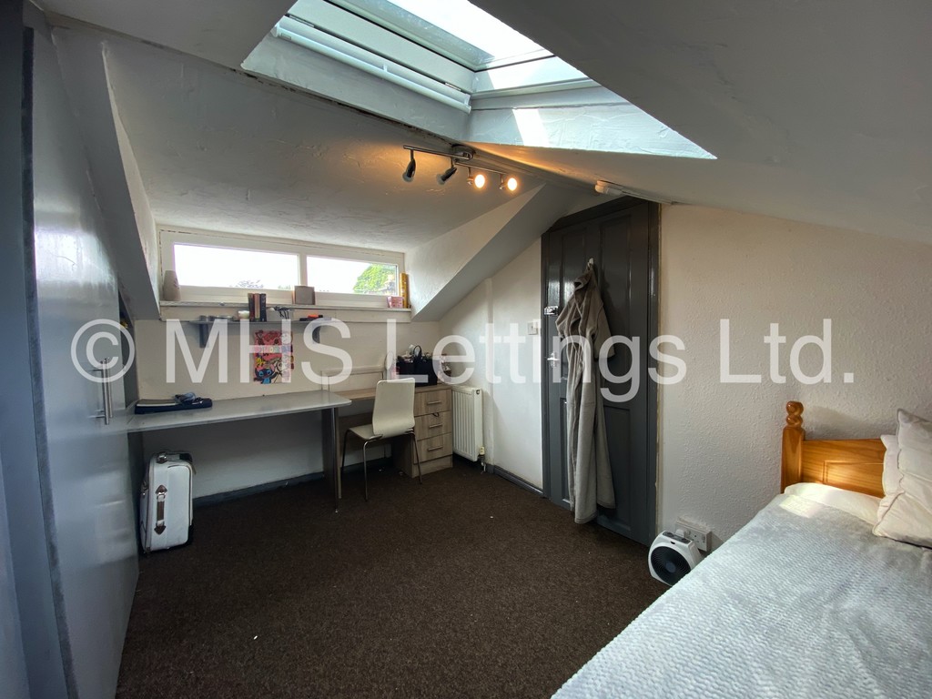 Photo of 12 Bedroom Semi-Detached House in The Mansion, Grosvenor Road, LS6 2DZ