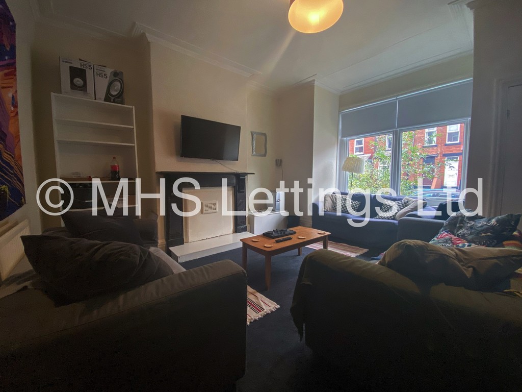 Photo of 4 Bedroom End Terraced House in 1 Pearson Terrace, Leeds, LS6 1HZ