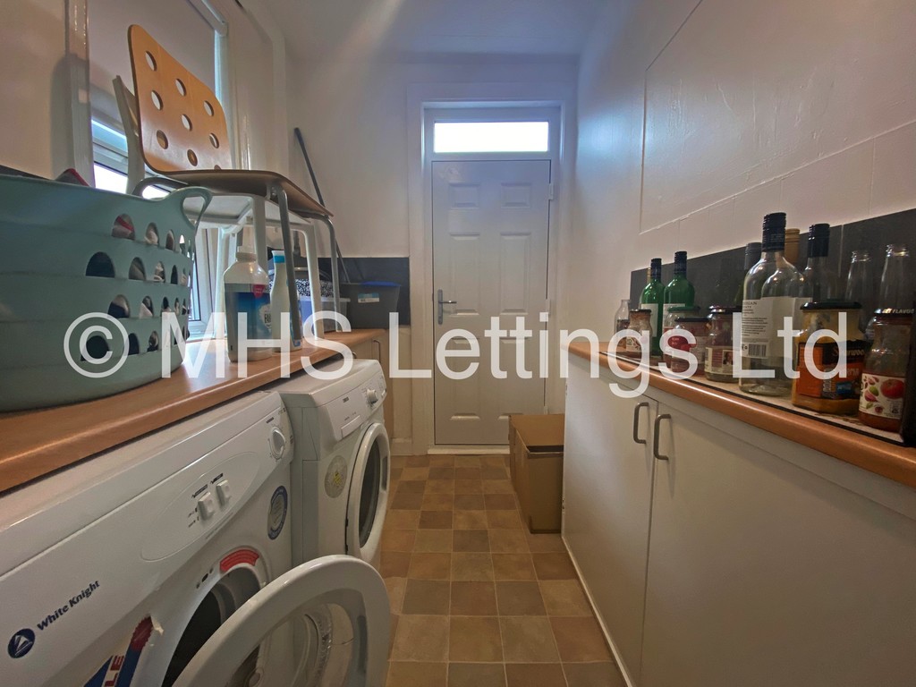 Photo of 4 Bedroom End Terraced House in 1 Pearson Terrace, Leeds, LS6 1HZ