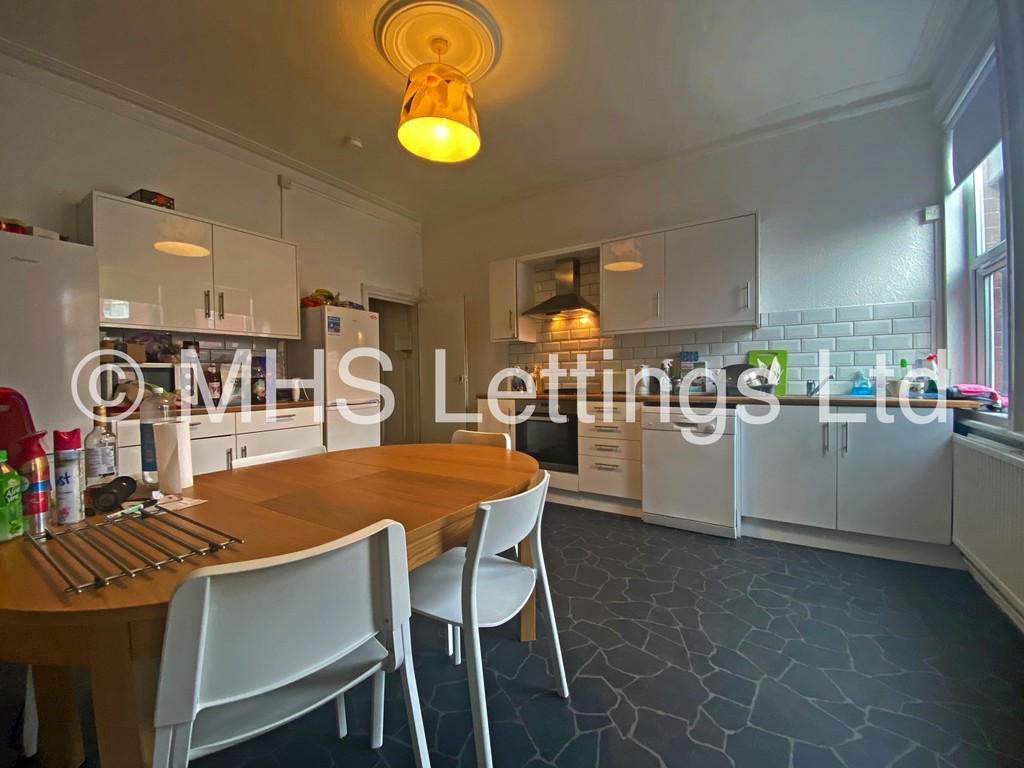 Photo of 4 Bedroom End Terraced House in 1 Pearson Terrace, Leeds, LS6 1HZ
