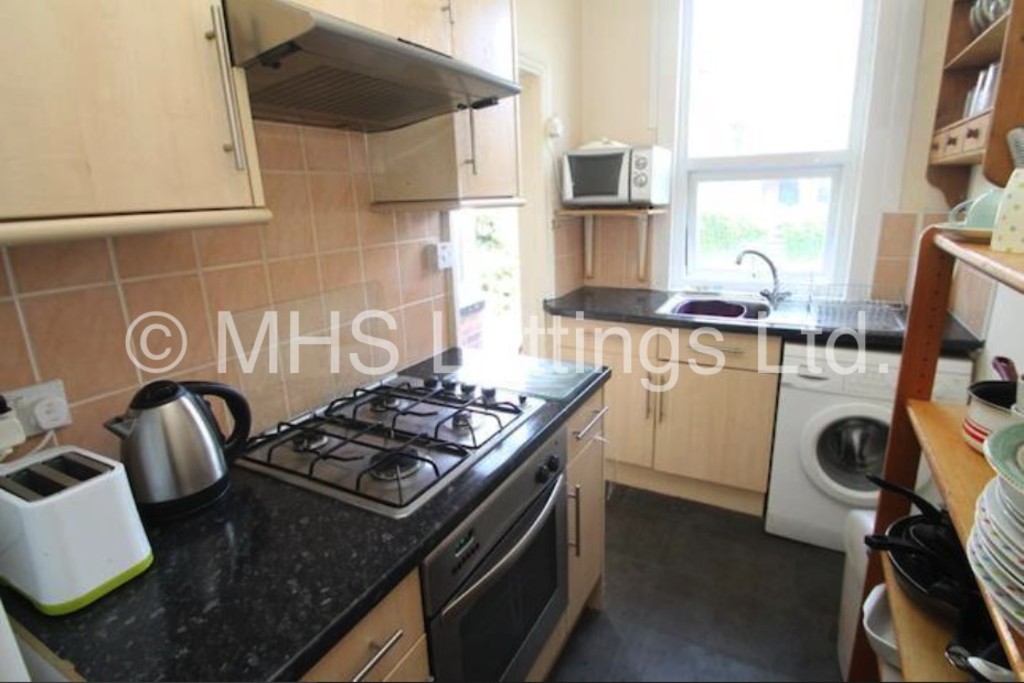 Photo of 3 Bedroom Mid Terraced House in 13 St. Anns Mount, Leeds, LS4 2PH