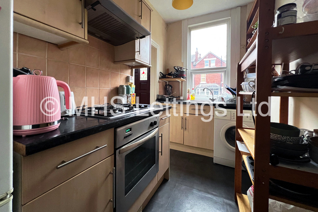 Photo of 3 Bedroom Mid Terraced House in 13 St. Anns Mount, Leeds, LS4 2PH