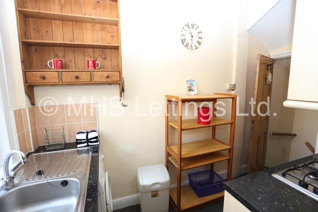 Photo of 3 Bedroom Mid Terraced House in 13 St. Anns Mount, Leeds, LS4 2PH